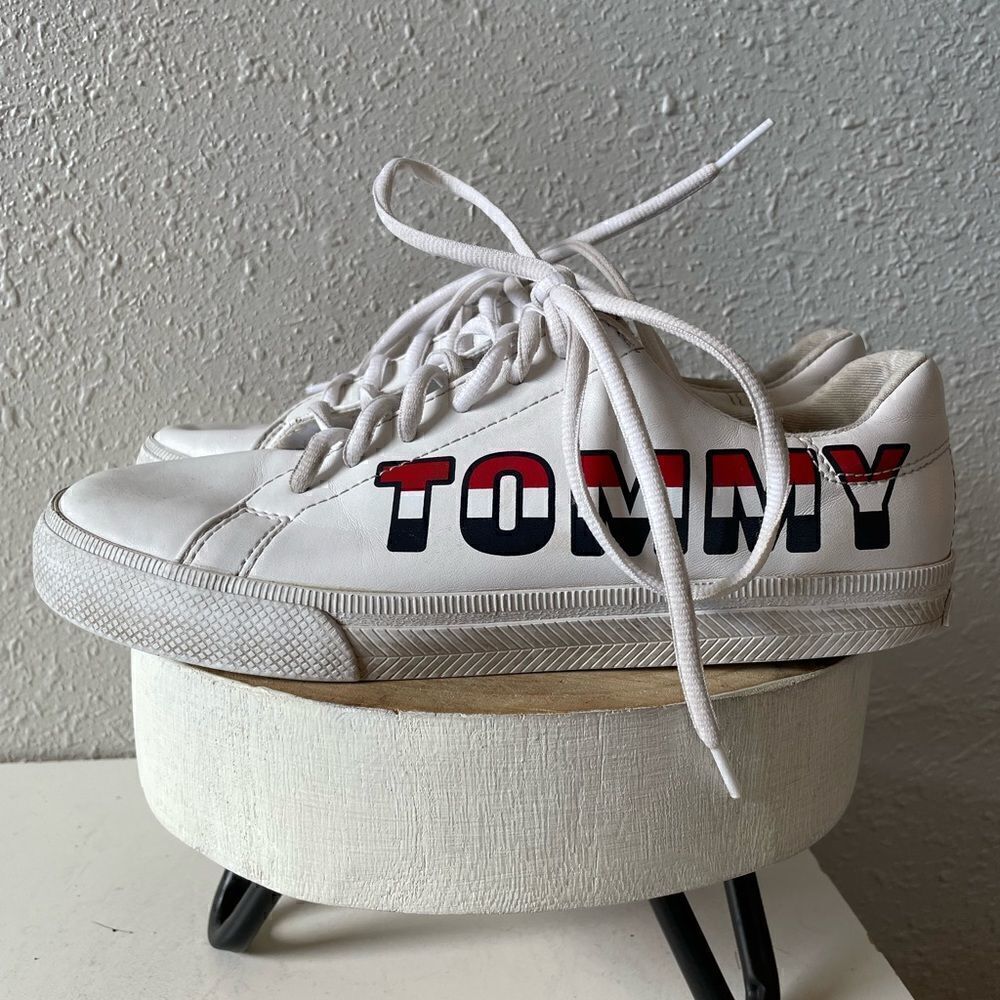 Tommy Hilfiger Sneakers Size 6M EUC